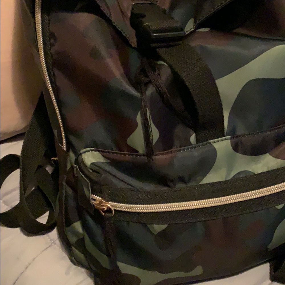 Meet your Posher, Joyce